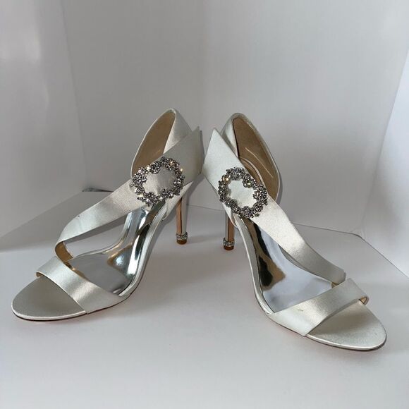 BADGLEY MISCHKA ivory satin heels rhinestones size 7 - Picture 3 of 15